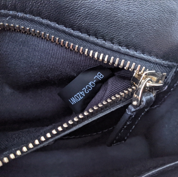 Valentino Garavani Very V Ruffle Rockstud Bag - Picture 11 of 16